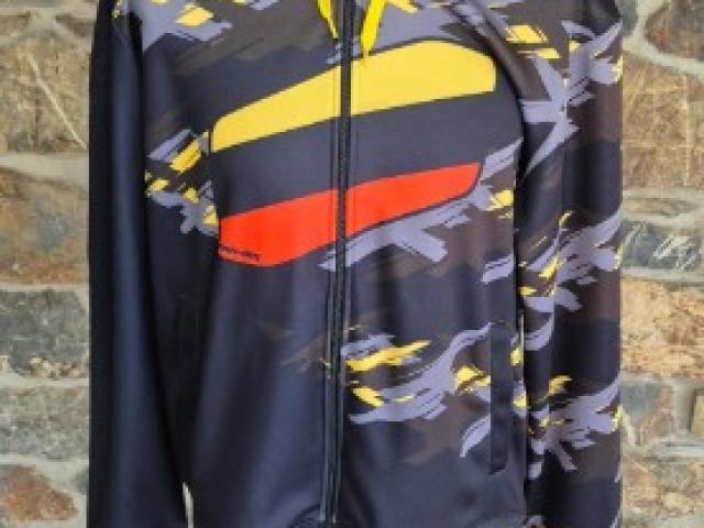 DESTOCKAGE: Pull a capuchon -40%